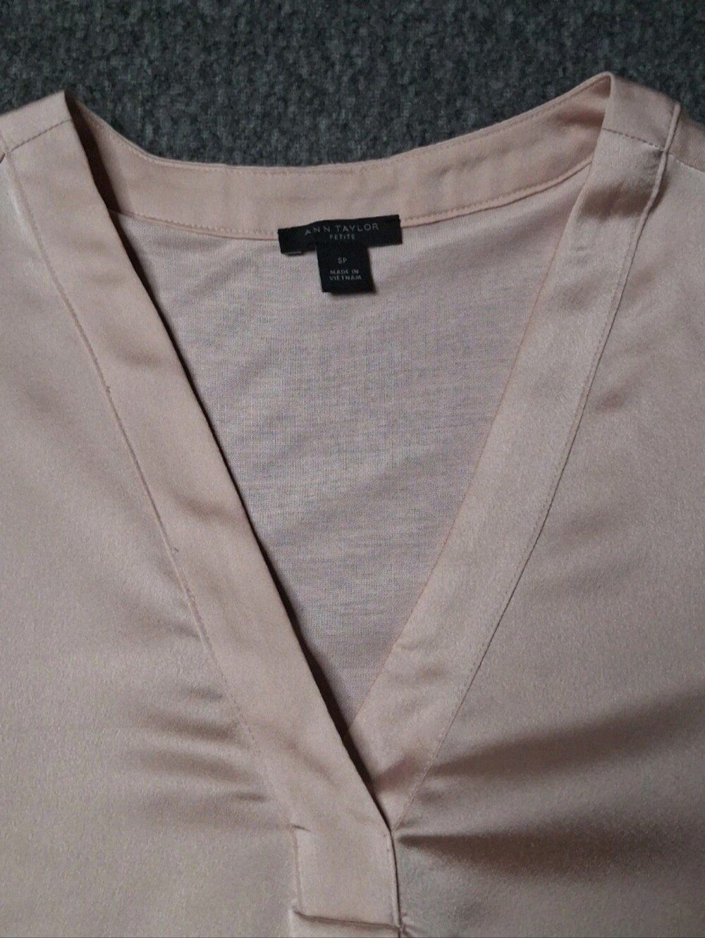 Ann Taylor Women's Pink Satin V-Neck Long Sleeve Blouse Top Shirts Size Petite S - Picture 4 of 12